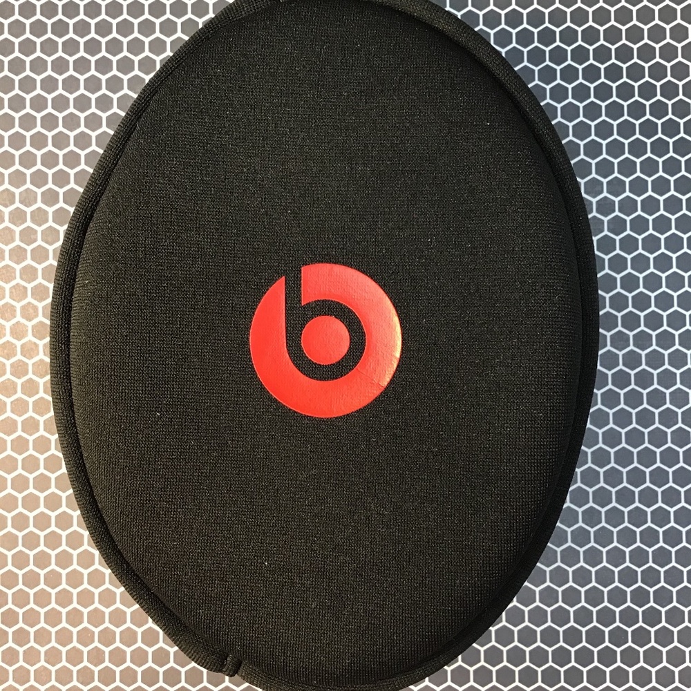 💥PRICE DROP💥Beats by Dre headphone case